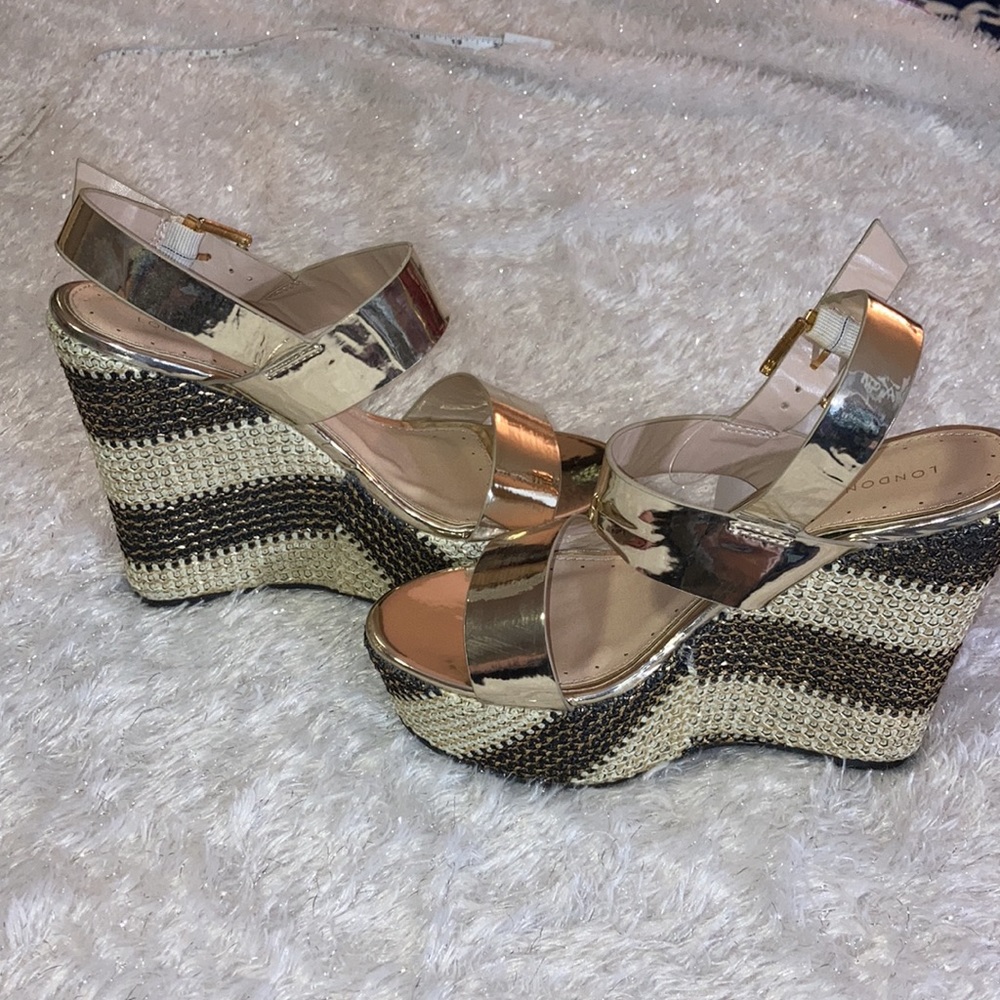 London Rag NWT Goldie Gold Strap Wedge Sandal size 7